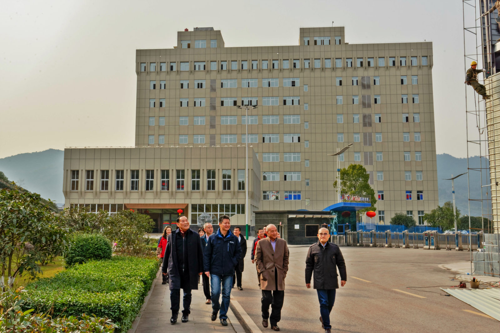 廣西柳工機械股份有限公司總裁黃海波一行到重慶勤?？疾旖涣? title=