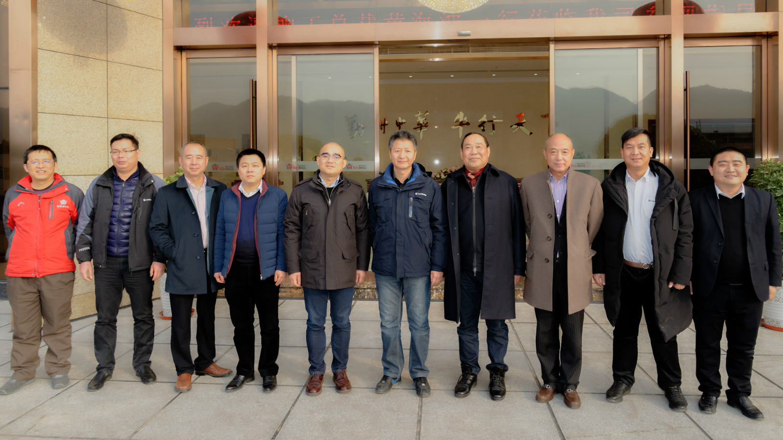 廣西柳工機械股份有限公司總裁黃海波一行到重慶勤?？疾旖涣? title=